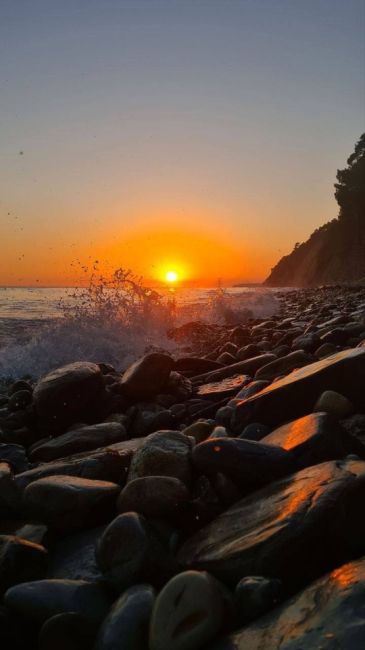 Шикарный закат сегодня! 🌅🌊

фото подписчика..