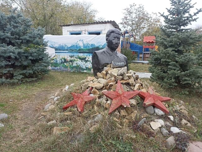 Надо же! Как живой! 

Это чудо установили в ставропольской станице..