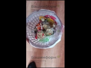 🤯В Уфе женщина держит в страхе мужа и маленькую дочь
 
Любительница принять на грудь, несколько лет держит в..