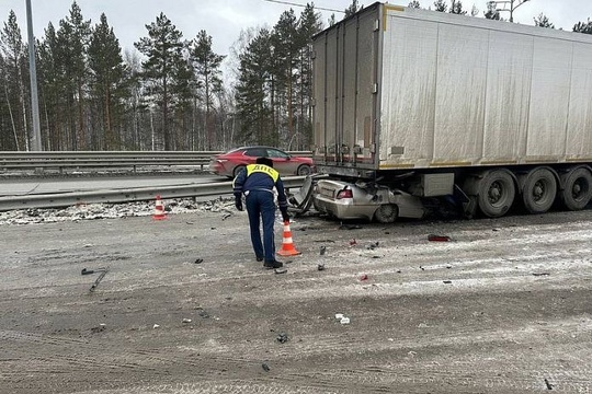 ‼В четверг, 21 ноября, произошло смертельное ДТП на трассе Р-242 «Пермь – Екатеринбург». 
 
Водитель автомобиля..