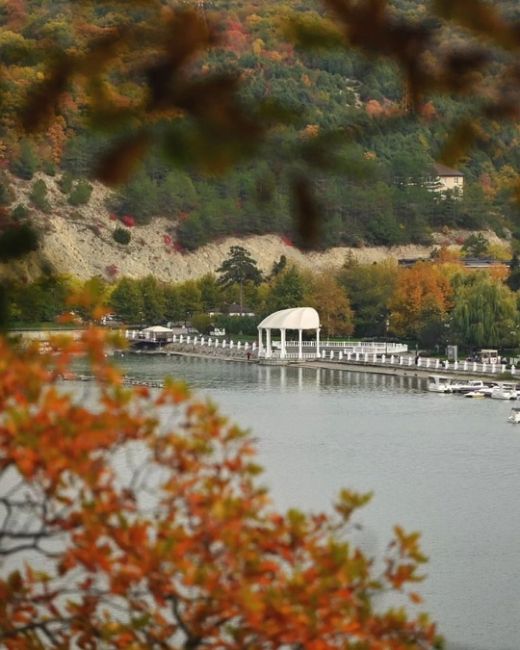 «Прогулка по эко-тропе в Абрау-Дюрсо🍂🍁» 
Все фото..