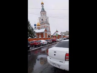 Уважаемые православные! Имейте пожалуйста совесть! Вы приезжая на праздник блокируете своими машинами..