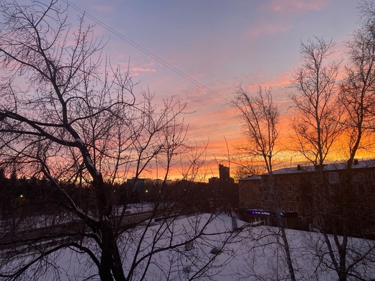 Сегодня в Омске был невероятно красивый закат😍

Кому ещё удалось его..