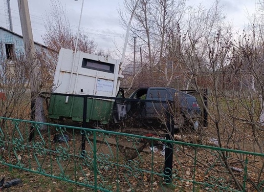 В Цимлянском районе, около хутора Крутого, автомобиль протаранил пост радиационного контроля Ростовской..