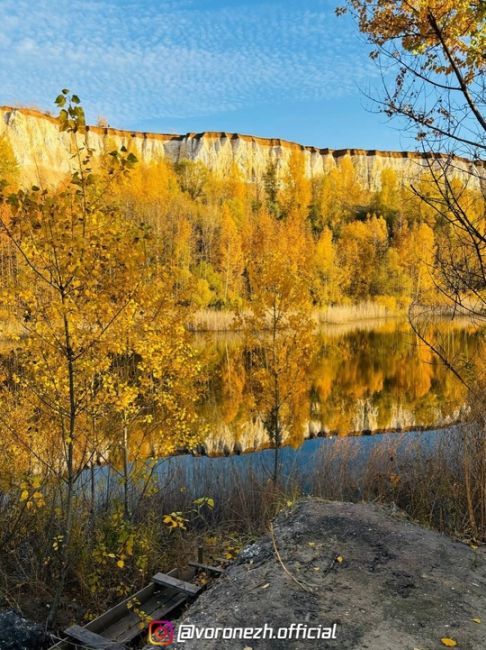 🍃🎃 Оceнь в «Бeлoм кoлодцe» 
 
Ηeвepoятный пeйзaж cфoтoгpaфиpoвaлa нaшa читaтeльницa. 
 
Κто любит осень тaк же, кaк..