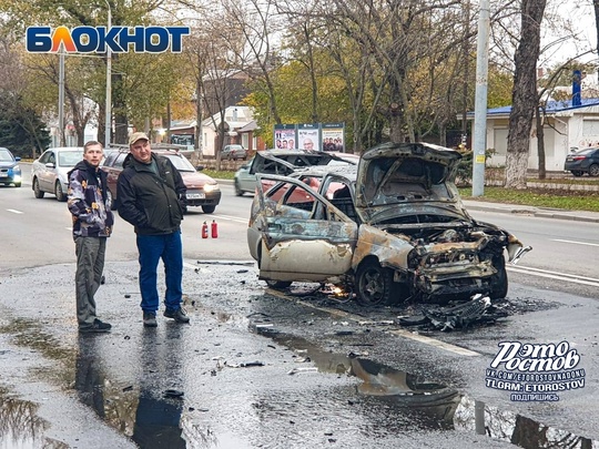 🔥Последствия лобового ДТП на Шолохова. Приора выгорела. Очевидцы говорят, что причиной аварии мог стать..