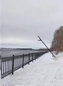 В Краснокамске неизвестные разгромили новую городскую набережную 

Вандалы сломали ограждения амфитеатра и..