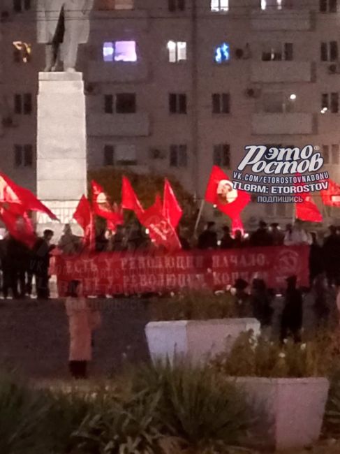 ☭ Митинг проходит на пл.Ленина по случаю годовщины Великой Октябрьской социалистической революции 1917..