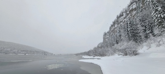 Замерзающая Вишера и молчаливый Ветлан.

Фото: Дирекция ООПТ Пермского..