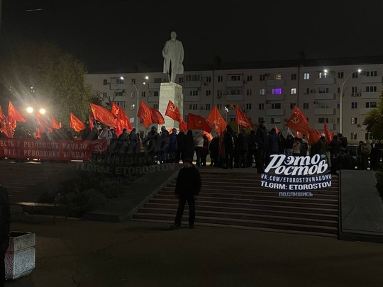 ☭ Митинг проходит на пл.Ленина по случаю годовщины Великой Октябрьской социалистической революции 1917..