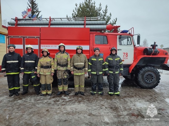 🔥2 человека спасены из огня на пожаре в Пермском крае 

В г. Оса из-за короткого замыкания в электропроводке..