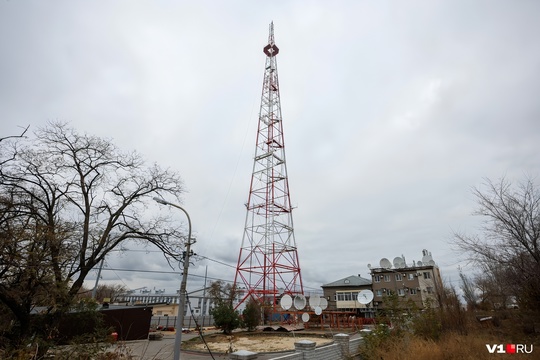 «Фото на память»: в Волгограде демонтируют телевышку на Мамаевом кургане! 👷‍♂️⚒️

Вот что от неё осталось..