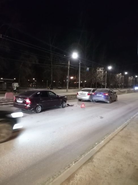 От подписчиков 

Авария вчера вечером на ул. Мира, возле остановки «Чайковского». Вечер пятницы у ребят не..