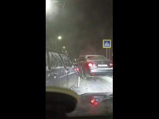 😱Авария на Завертяева с участием автобуса и двух машин из-за неочищенной дороги.

Посмотрите как убраны..