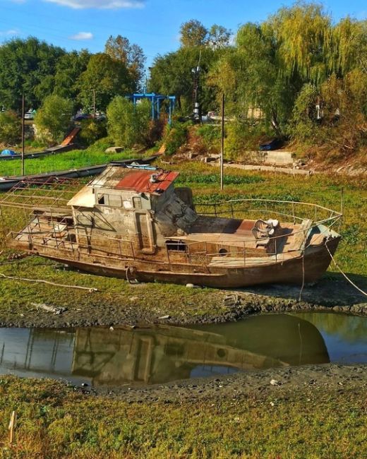 Остатки былого величия большого и богатого «Кубанского речного пароходства»

История Кубанского речного..