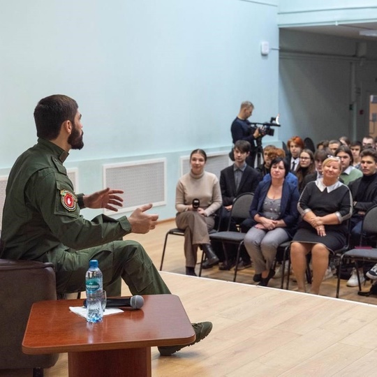 В реутовскую школу пришел боец агитировать детей идти после учебы на СВО..