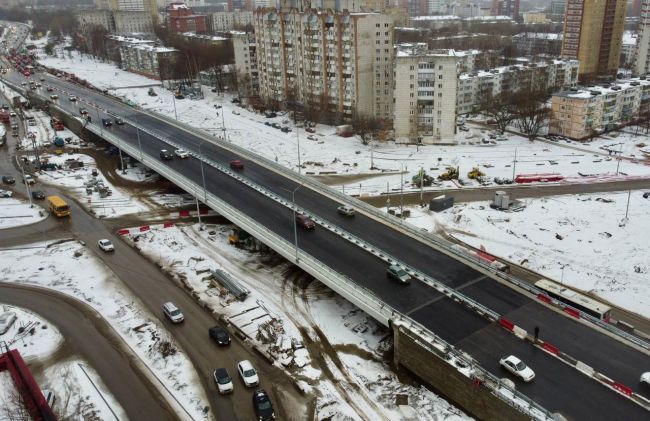 Первые водители проехали по четырехполосном путепроводе на пересечении Крисанова и шоссе Космонавтов! 
..