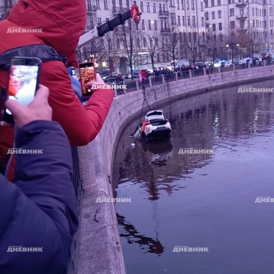 🎣 Каршеринг «выловили» из реки Карповки 
 
Известно, что мужчина управлявший легковым автомобилем..