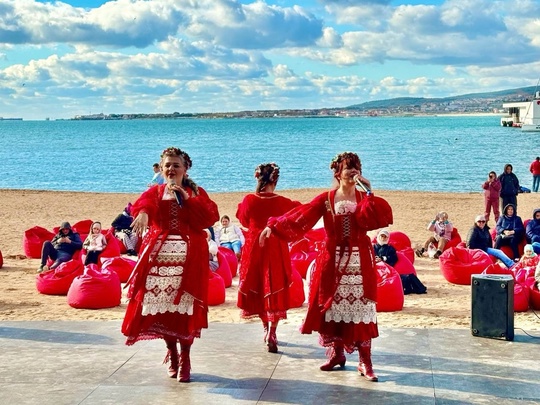 🏖️ В Геленджике заработали зимние пляжи

На пляжных территориях курорта «Багамы», «Саламандра» обустроены..