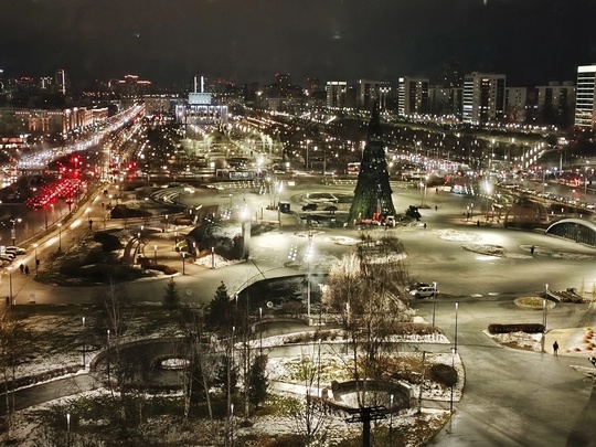 А на пермской эспланаде уже новогоднее настроение 🎅🎄

Фото: Павел..