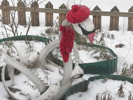 Жители Волжского нарядили фигурки сусликов в стильные и тёплые аксессуары, чтобы они не замёрзли!🧣🎩

Разве..