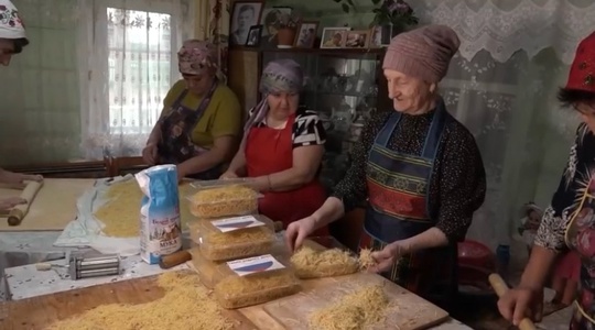 👏🏻Жительницы Башкирии подготовили лапшу для бойцов СВО

Жительницы села Мамяково Кушнаренковского..