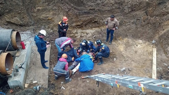 В Таганроге рабочий «Водоканала» получил серьёзную травму мочевого пузыря во время ремонта водопровода. 

В..