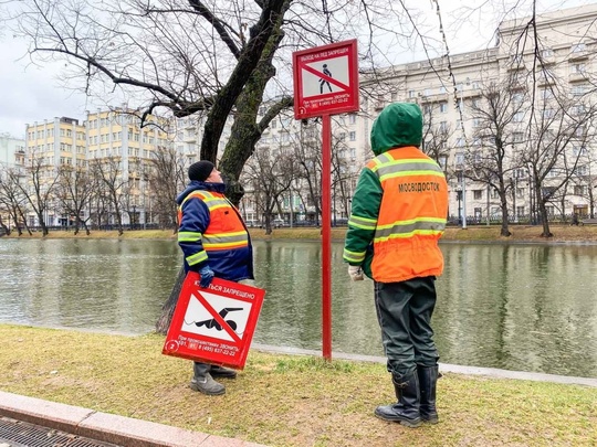 Еще одно доказательство того, что зима близко.

На московских водоёмах вместо летних информационных щитов..