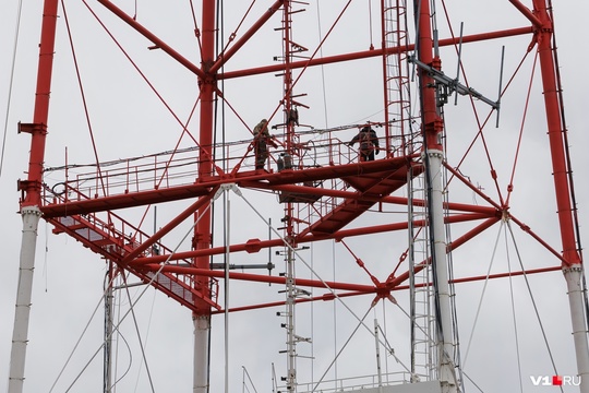 «Фото на память»: в Волгограде демонтируют телевышку на Мамаевом кургане! 👷‍♂️⚒️

Вот что от неё осталось..