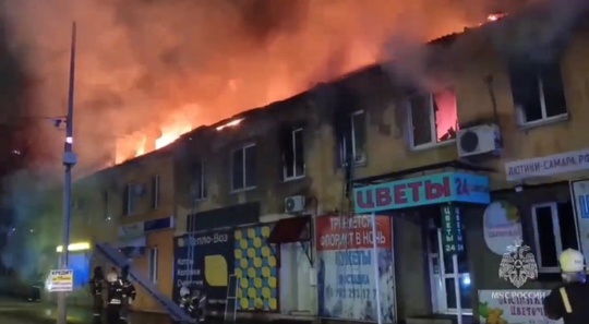 Двоих человек спасли во время пожара в жилом доме в Самаре

Первые сообщения о пожаре поступили в 4:39 утра 30..