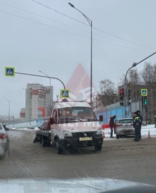 От подписчиков 

ДТП на перекрестке улиц Юрша и Уинская. Уже грузятся. Будьте внимательнее на дороге и не..