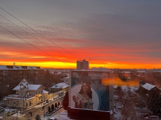 Сегодня в Омске был невероятно красивый закат😍

Кому ещё удалось его..