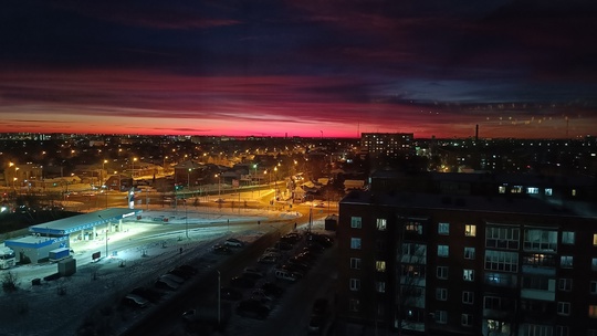 Сегодня в Омске был невероятно красивый закат😍

Кому ещё удалось его..