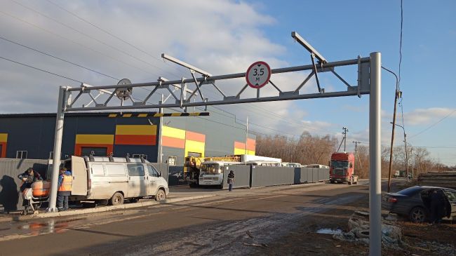 Фурам здесь не место! 

В Хилокском микрорайоне Новосибирска восстановили снесённые габаритные ворота,..