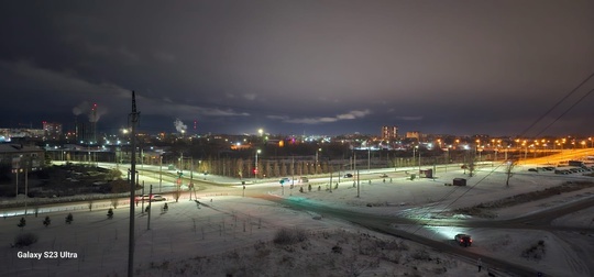 12 ночи. Омск. Мост на Амурскую Ленту. Техники не видно, видать она во снах Хоценко с Шелестом...

Аккуратнее..