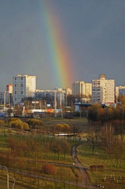 Улицы Петербурга начали украшать к Новому году. Завершить оформление города планируется к 10 декабря.

Как..