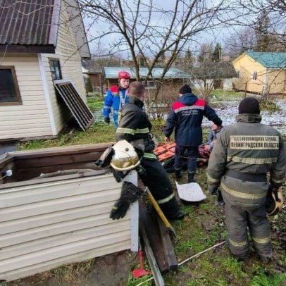 Под Колтушами спасателям пришлось доставать 73-летнего пенсионера из 13-метрового колодца 

Инцидент..