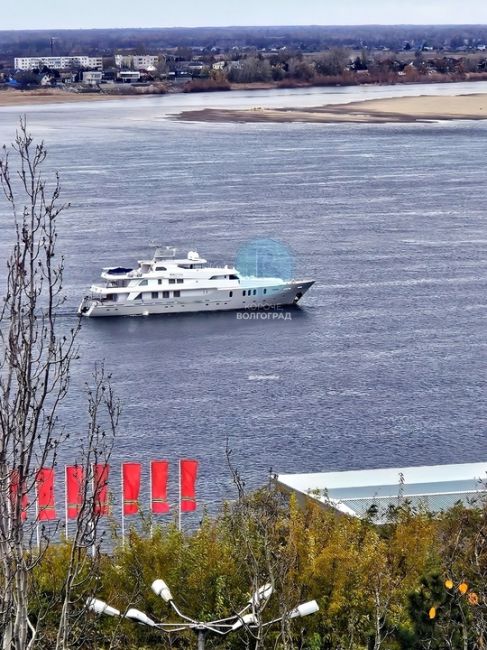 Шикарная белоснежная яхта элегантно прошла по Волге вдоль Центральной набережной! 🛥️🌊

Хотели бы..