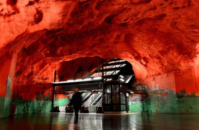 15 ноября Петербургский метрополитен отмечает день рождения. В этот день в 1955 году открылась первая линия из..