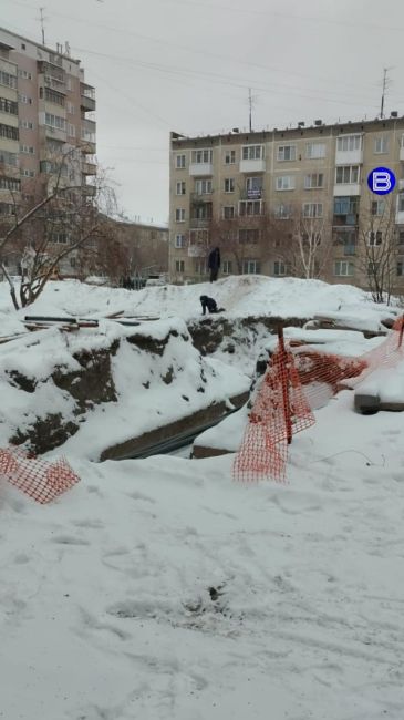 На краю пропасти 

Жители Новосибирска бьют тревогу: детвора катается на плюшках рядом с опасной траншеей,..