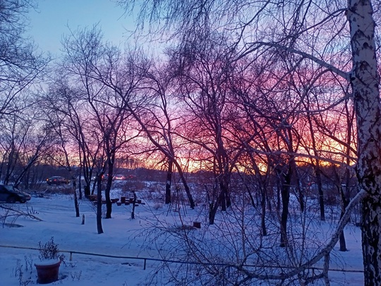 Сегодня в Омске был невероятно красивый закат😍

Кому ещё удалось его..