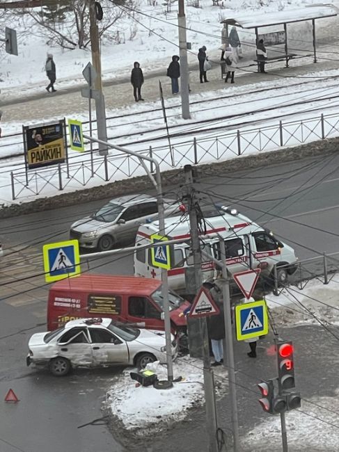 ДТП на перекрестке Жукова/Маяковского. Подробности..