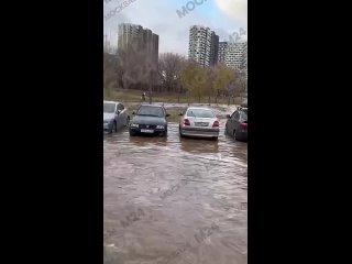 В ЖК "Люберецкий" сегодня внезапно образовалось море, правда купаться в нем совсем не..