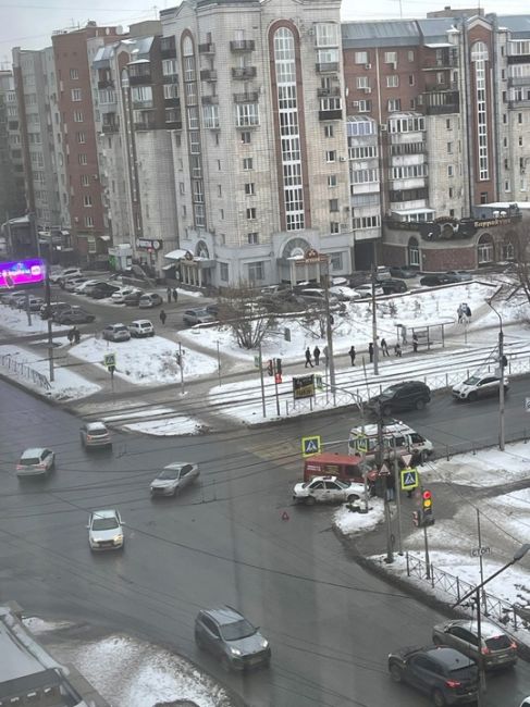 ДТП на перекрестке Жукова/Маяковского. Подробности..