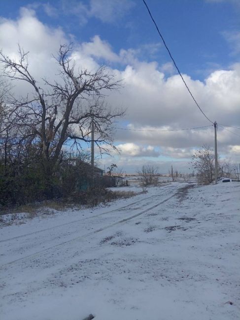 В поселке Углеродовский уже лежит..