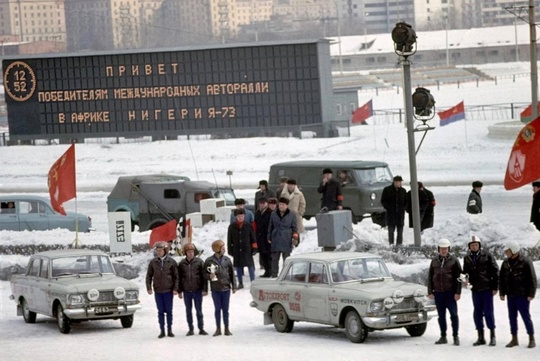 Чествование победителей авторалли на Московском ипподроме на Беговой улице,..