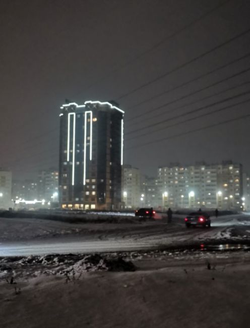 12 ночи. Омск. Мост на Амурскую Ленту. Техники не видно, видать она во снах Хоценко с Шелестом...

Аккуратнее..