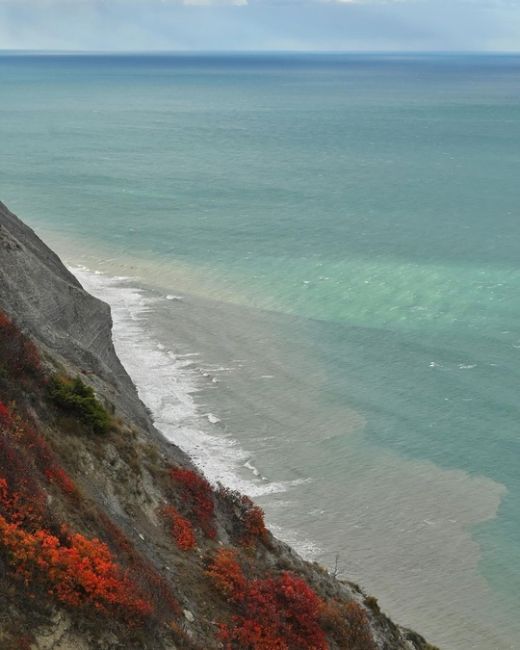 Прогулка по осеннему побережью от Супсеха в сторону Сукко🍁🍂🔥

Фото..