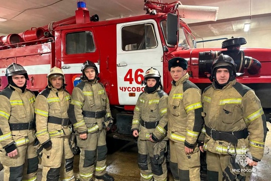 В Чусовом в подъезде трехэтажки загорелась электропроводка. Огонь и дым заполнили помещение, жильцы..