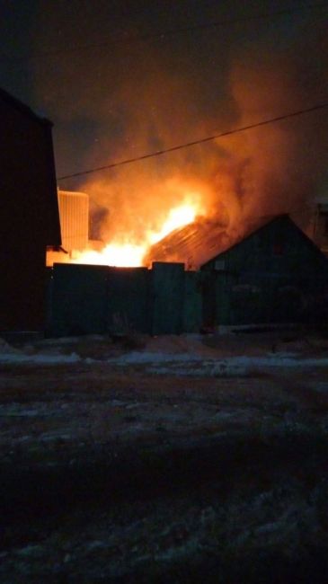 В Омске горел дом площадью сто квадратных метров

В 18:42 Сотрудники МЧС России локализовали открытое..